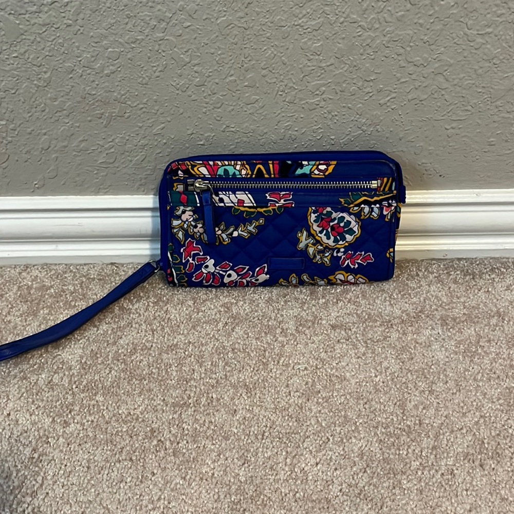 Vera Bradley wristlet!!
